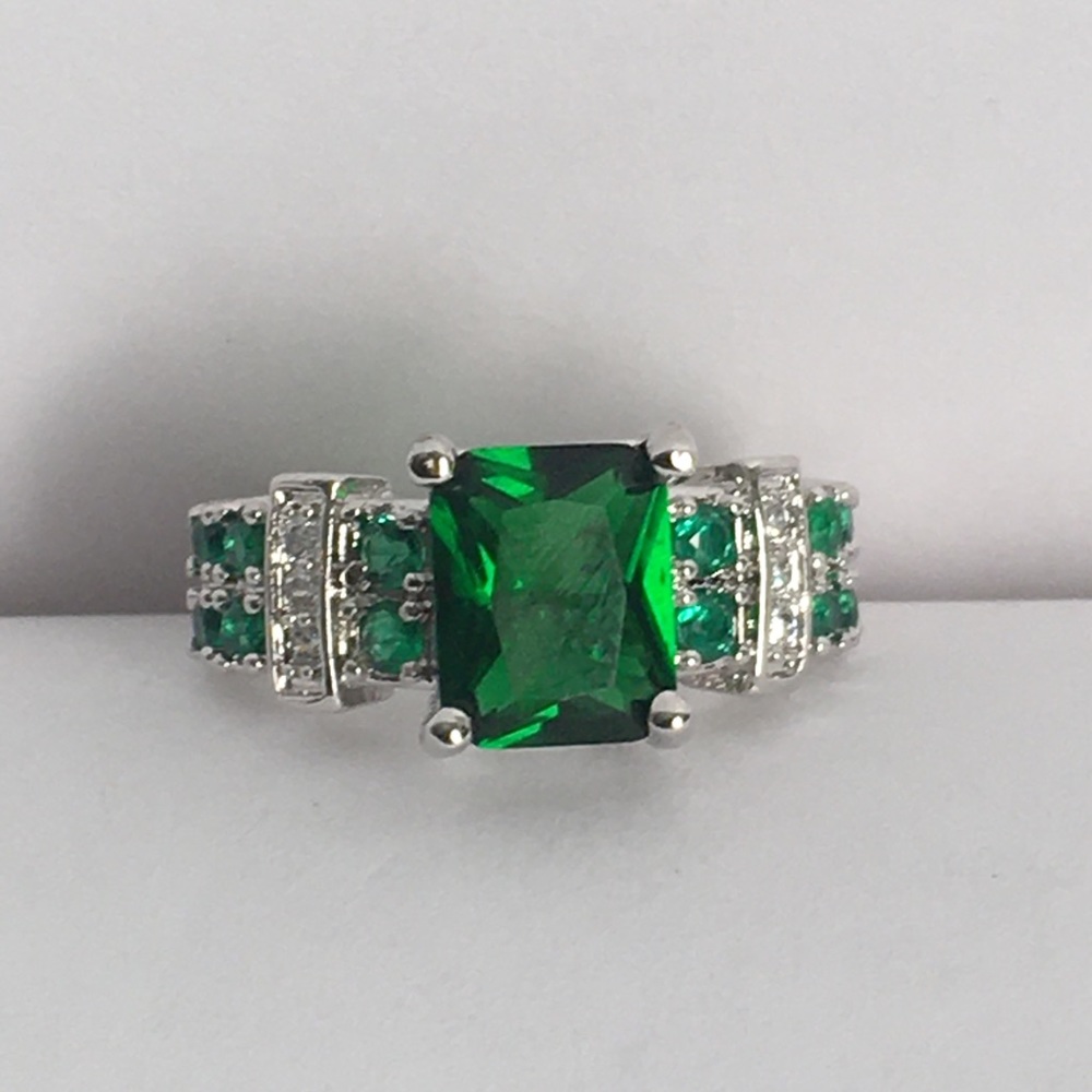 NEW WOMENS RING SIZE 9 - Picture 5 of 13